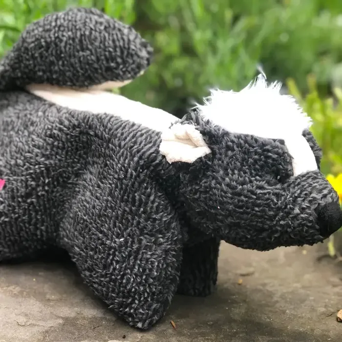 Huggle D Squooshie Skunk